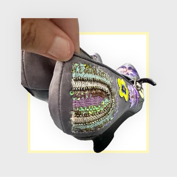 Funky Embellished Gray Satin Boho Charm  Wedges 8.5 - Picture 10 of 15